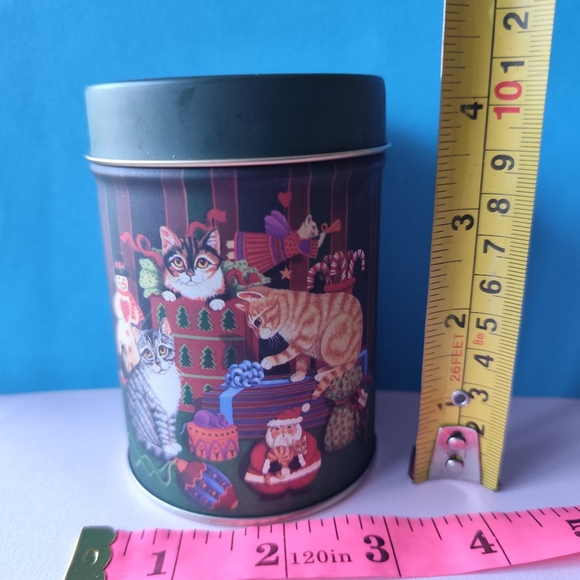 Christmas Holiday Kitty Tin - Picture 6 of 6